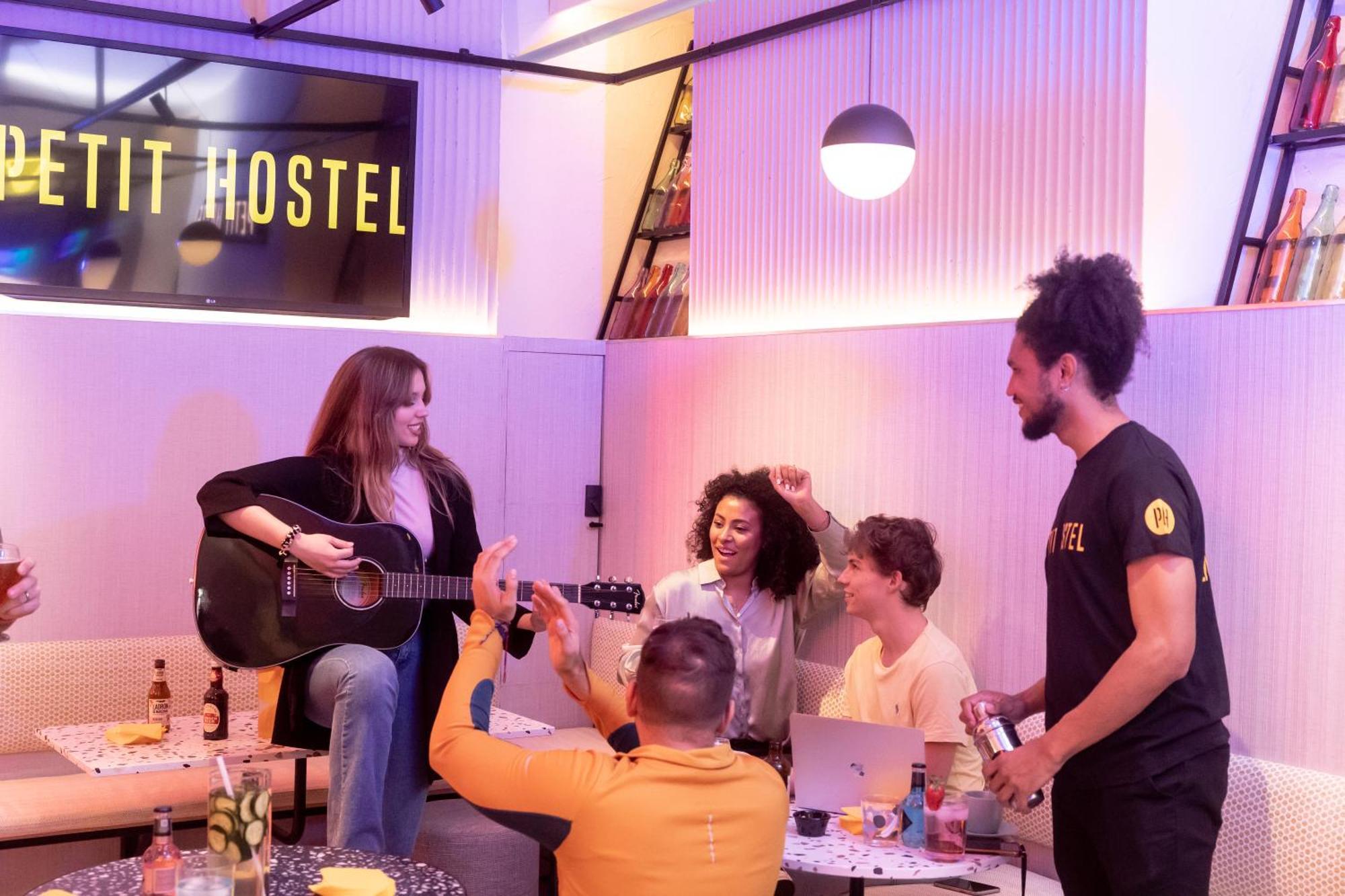 Petit Hostel Palacio Real Мадрид Экстерьер фото